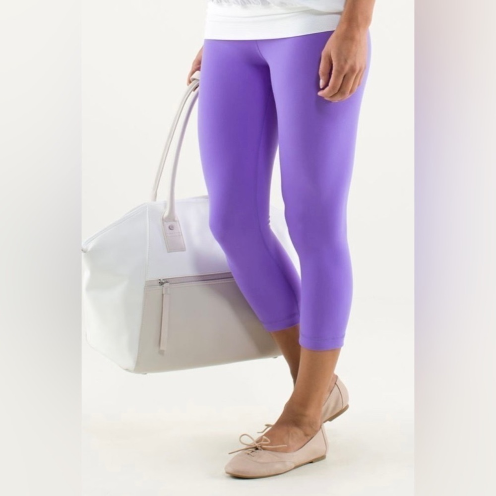 Lululemon Wunder Under Crop
Purple size 6